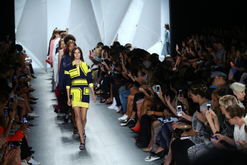 Which designers will display their collections at New York Fashion Week in the fall of 2022?