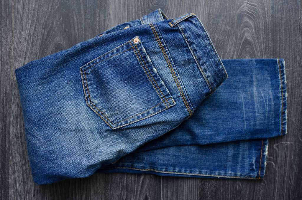 13 Facts to Blow Your Mind About '90s Denim Outfits